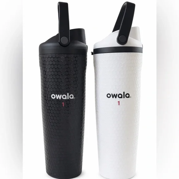 Owala Fairways Golf Bottle Set 30oz (2 Pack) Black White SOLD OUT Limited New - Picture 1 of 4